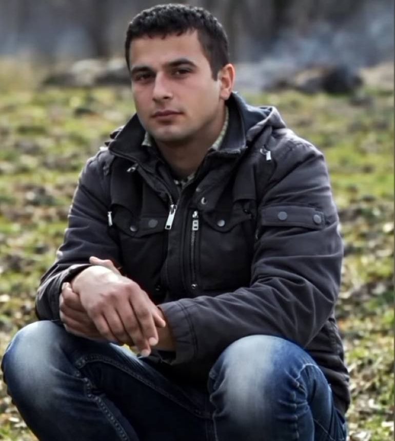 وحید لرزمنوچهری