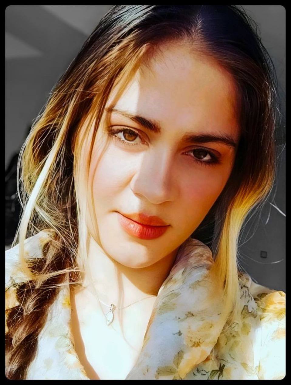 انیسه گریوانی