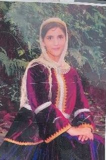 حنانه عزیزی